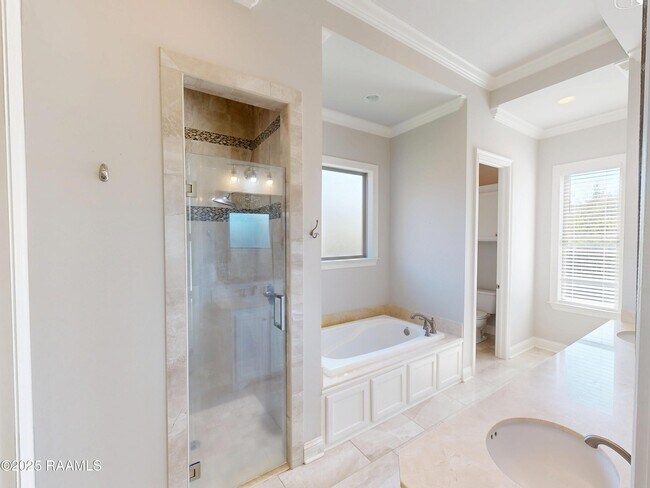 Building Photo - 405 Dunvegan Ct