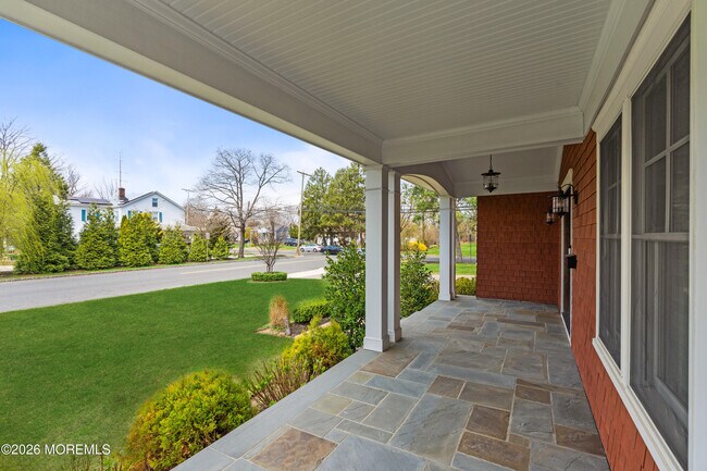 Building Photo - 558 Cedar Ave