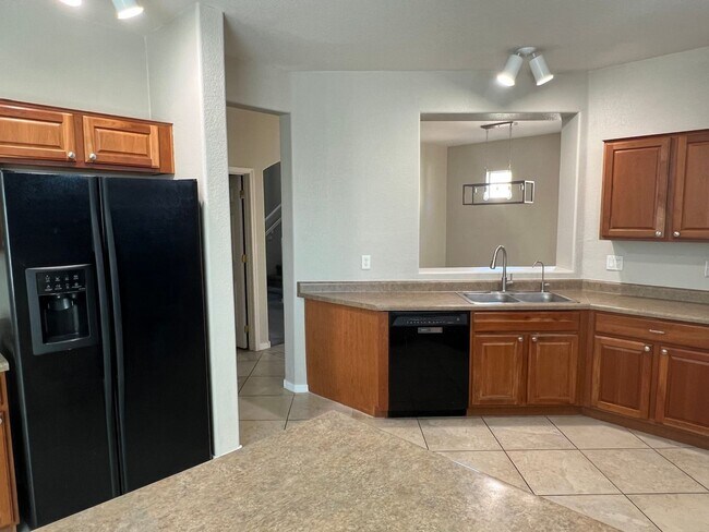 Building Photo - 3 Bedroom - 2 story home in Rancho Sahuarita