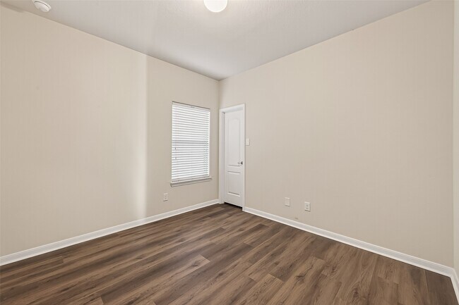 Building Photo - 25354 Holton Ridge Dr