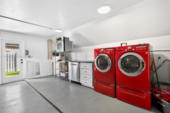 Building Photo - 4010 NE 22nd Ave