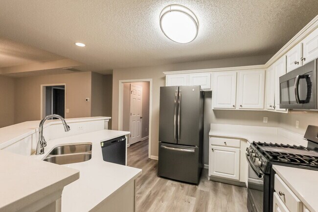 Building Photo - 173 Revolutionary Dr