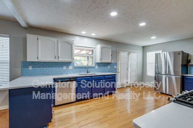 Building Photo - 2214 Falcon Creek Dr