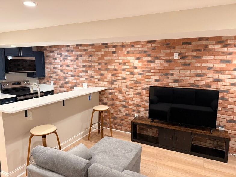 Building Photo - 2122 2nd St NW