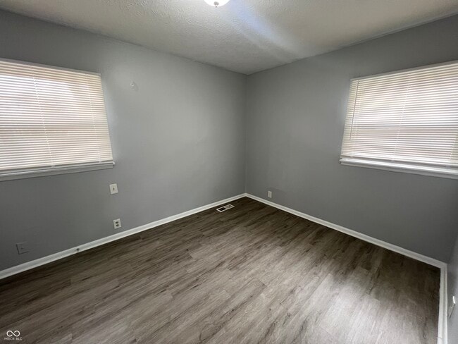 Building Photo - 1919 S Keystone Ave