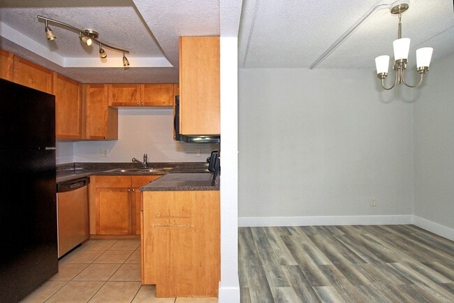 Building Photo - 2/2, 1st floor, fully renovated, Winter Park unit for rent!
