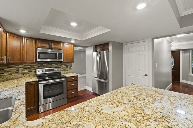 Building Photo - 5647 Old Farm Cir E