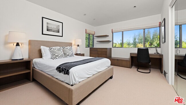 Building Photo - 1827 Westridge Rd