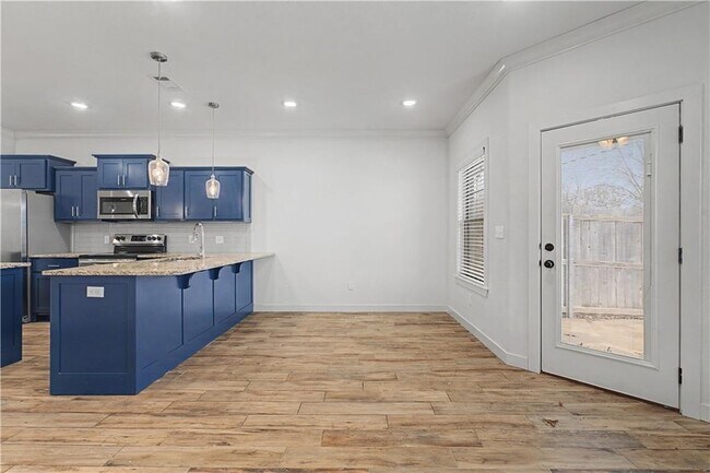 Building Photo - 3215 SW Hillstone Ave