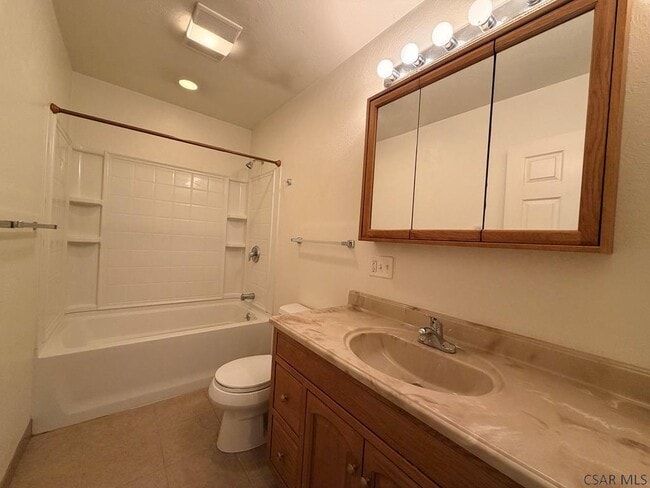 Building Photo - 1915 Young St