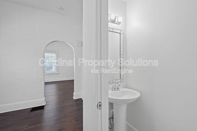 Building Photo - 5622 Prentice St