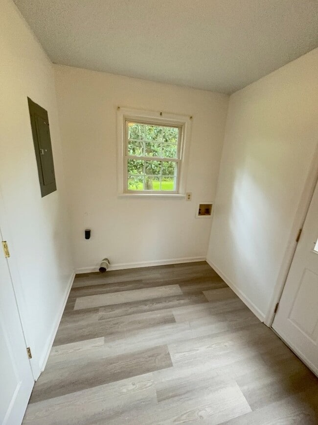 Building Photo - 47 East Dr