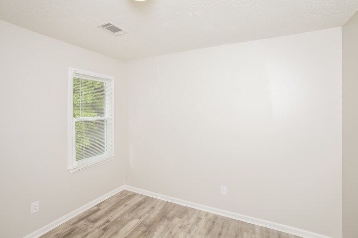 Building Photo - 315 Gales River Rd