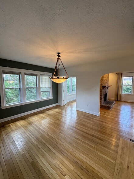 Building Photo - 301 Kambach St