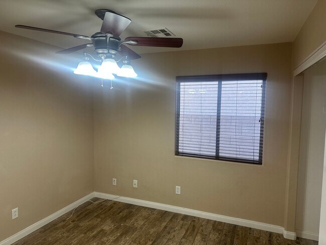 Building Photo - NW!! Single Story Home!! No Carpet!! Pot S...