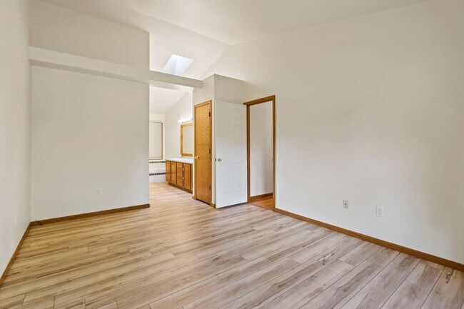 Building Photo - Spacious Home in a Great Location!