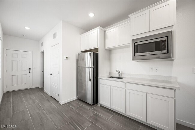 Building Photo - 8327 Aurora Rdg Ave