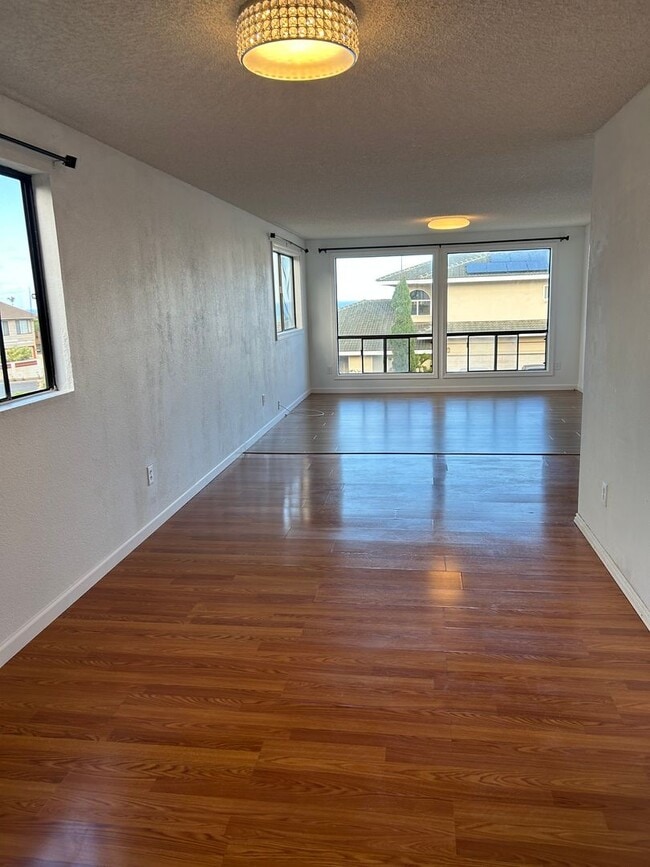 Building Photo - 960 Wailupe Dr