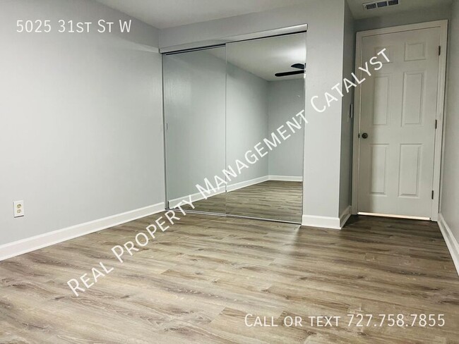 Building Photo - Completely remodeled 2 bed, 2 bath beautif...