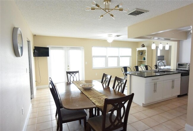 Building Photo - 170 Argus Rd