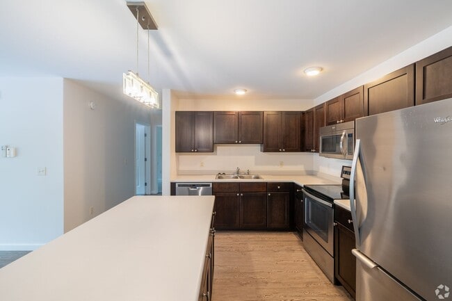 Building Photo - Spacious 2 Bedroom/ 2 Bathroom Apartment