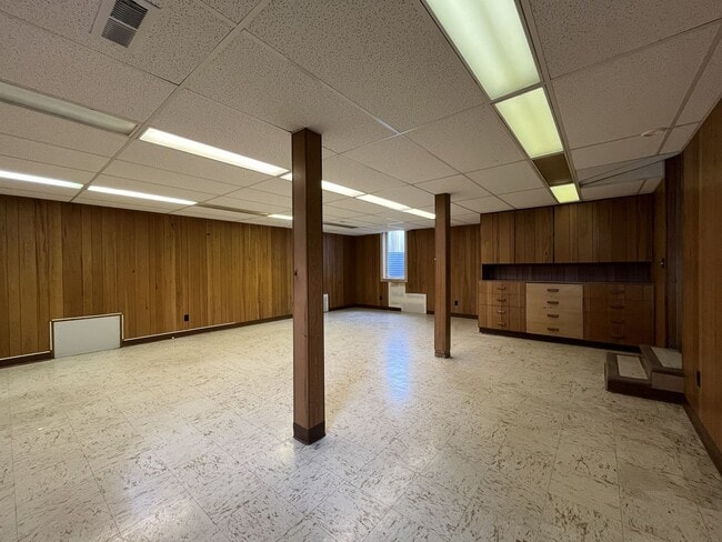 Building Photo - Expansive 4BR 2,900+ Sq Ft Home with Theater-Style Living Room & Bonus Hobby Workshop