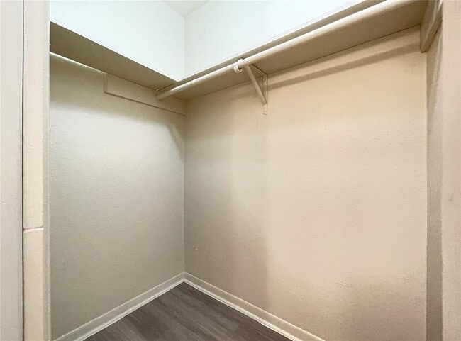 Building Photo - 902 N Meadows Dr