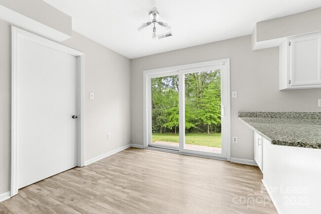 Building Photo - 616 Silversmith Ln