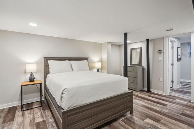 Building Photo - 425 Plantation Rd SW