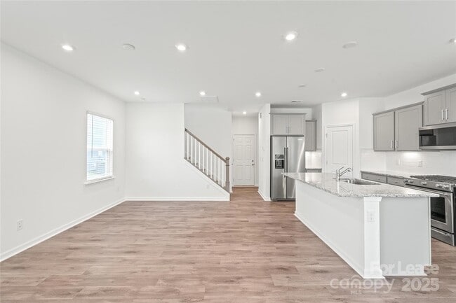 Building Photo - 15922 Parkside crossing Dr