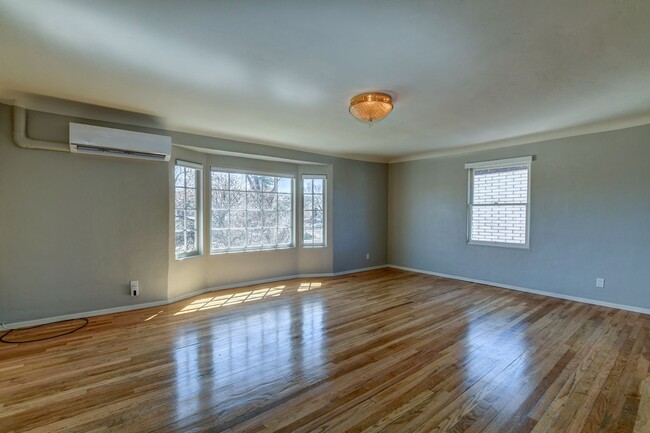 Building Photo - 108 N Mt Vernon Ave