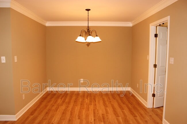 Building Photo - 905 Oakwater Dr
