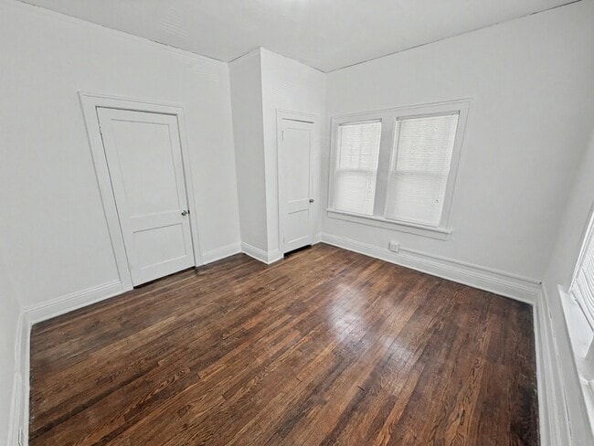 Building Photo - 340 N McLean Blvd