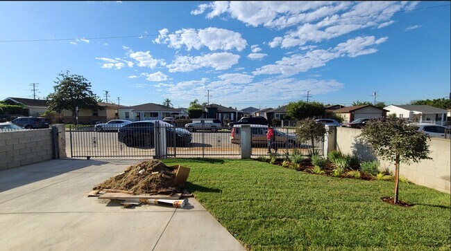 Building Photo - 129(425)