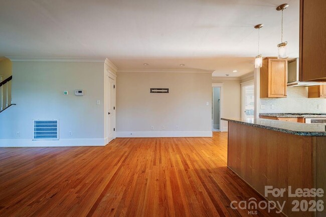 Building Photo - 435 Walnut Ave