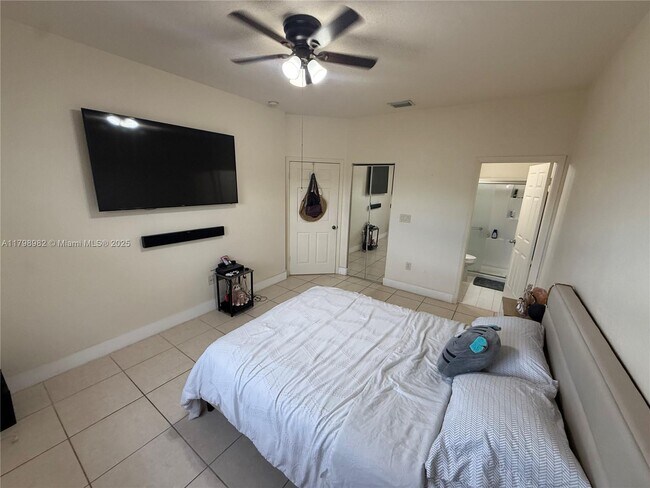 Building Photo - 5660 NW 115th Ct