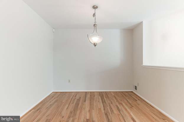 Building Photo - 1346 Chanticleer-