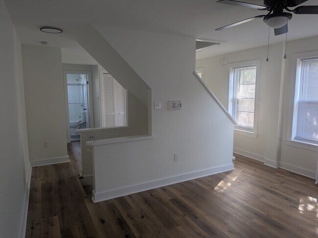 Building Photo - 712 Station Ave