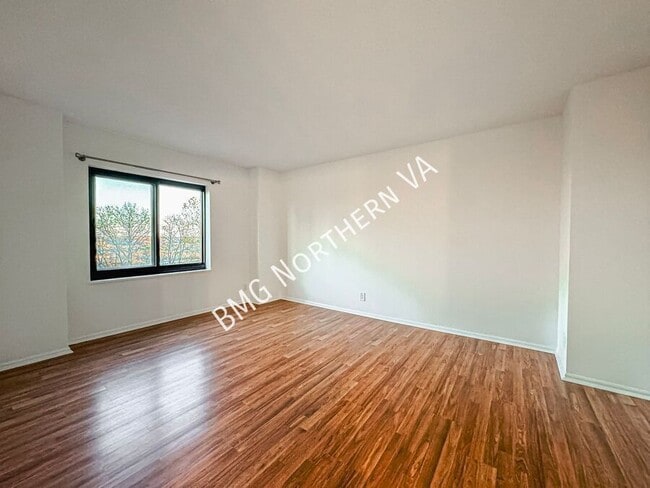 Building Photo - 309 Yoakum Pkwy