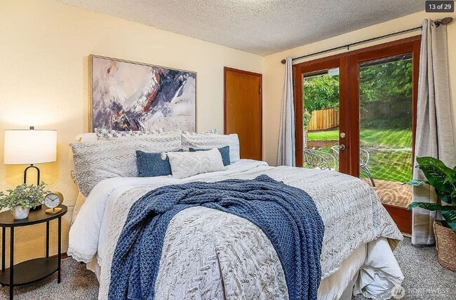 Building Photo - Shoreline Rambler