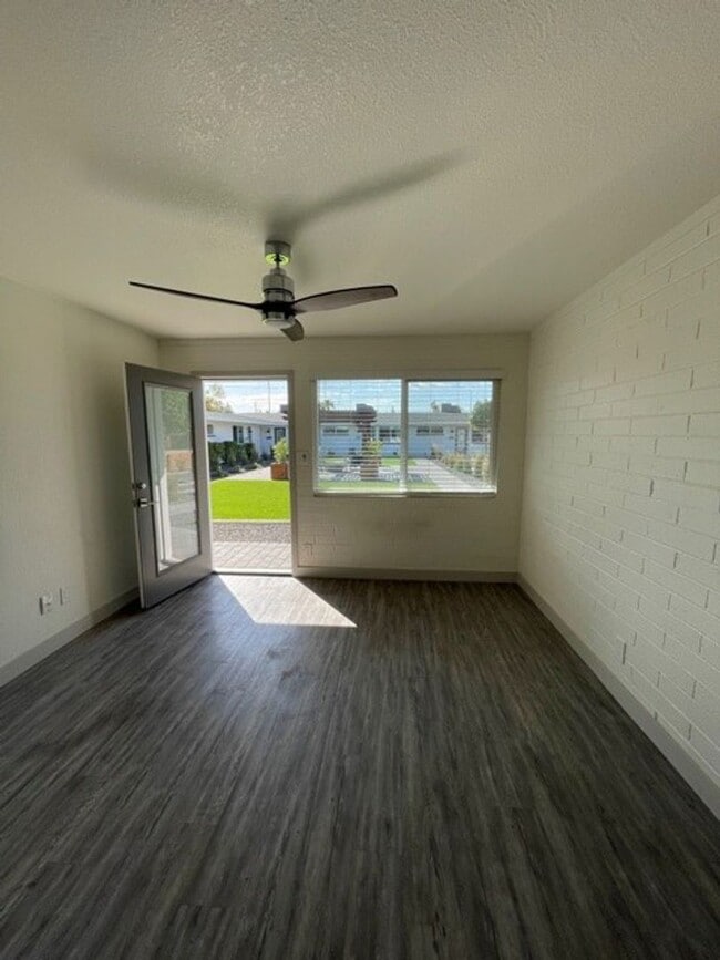Building Photo - 3031 N 69th Pl