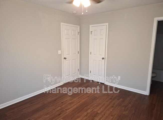 Building Photo - 2043 Leota St