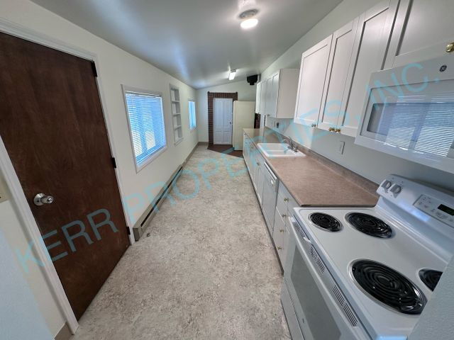 Building Photo - Charming 2-Bed Oasis with Spacious Comfort in Gresham!