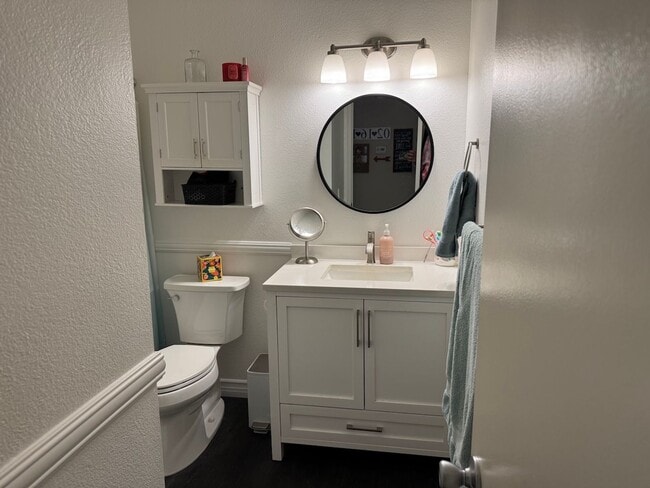 Building Photo - One story home in Camarillo's Mission Oaks area