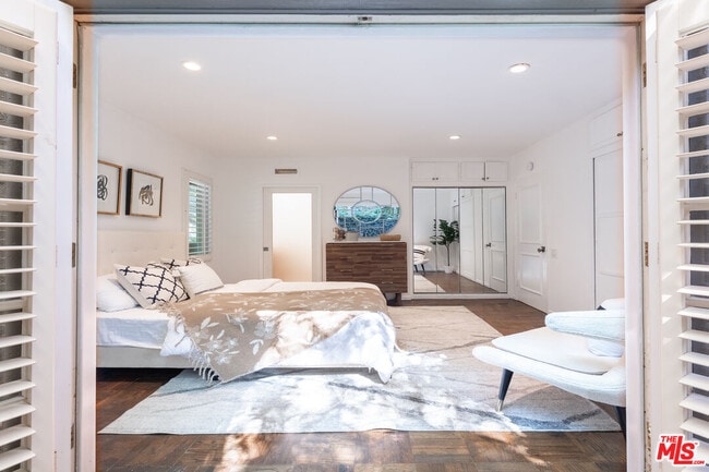 Building Photo - 2559 Hutton Dr