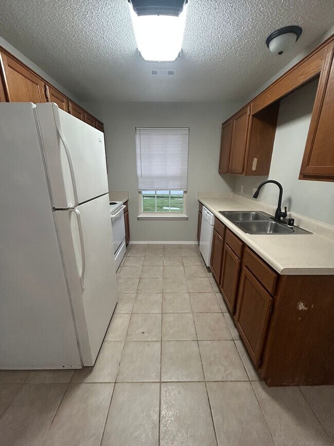 Building Photo - 3404 SW Landau Ct