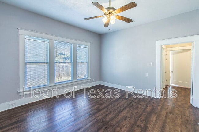 Building Photo - 609 Herring Ave