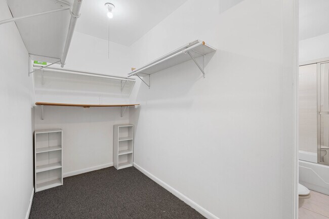 Building Photo - 8970 N Parkside Ave