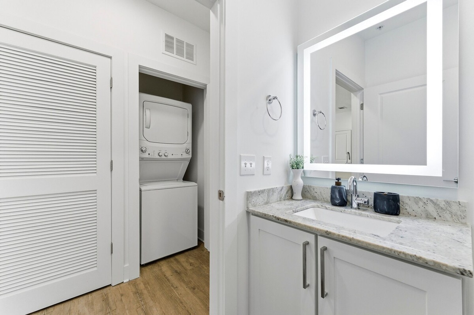 Building Photo - 220 Bill Kennedy Wy SE