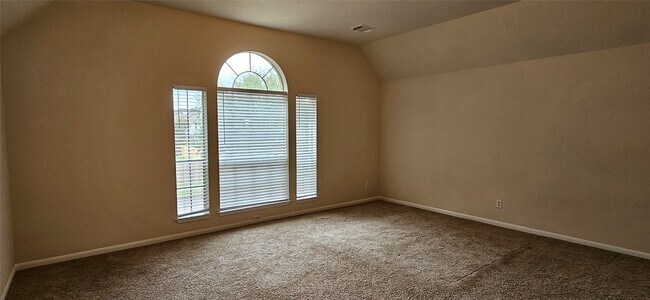 Building Photo - 2519 Pine Shadows Dr